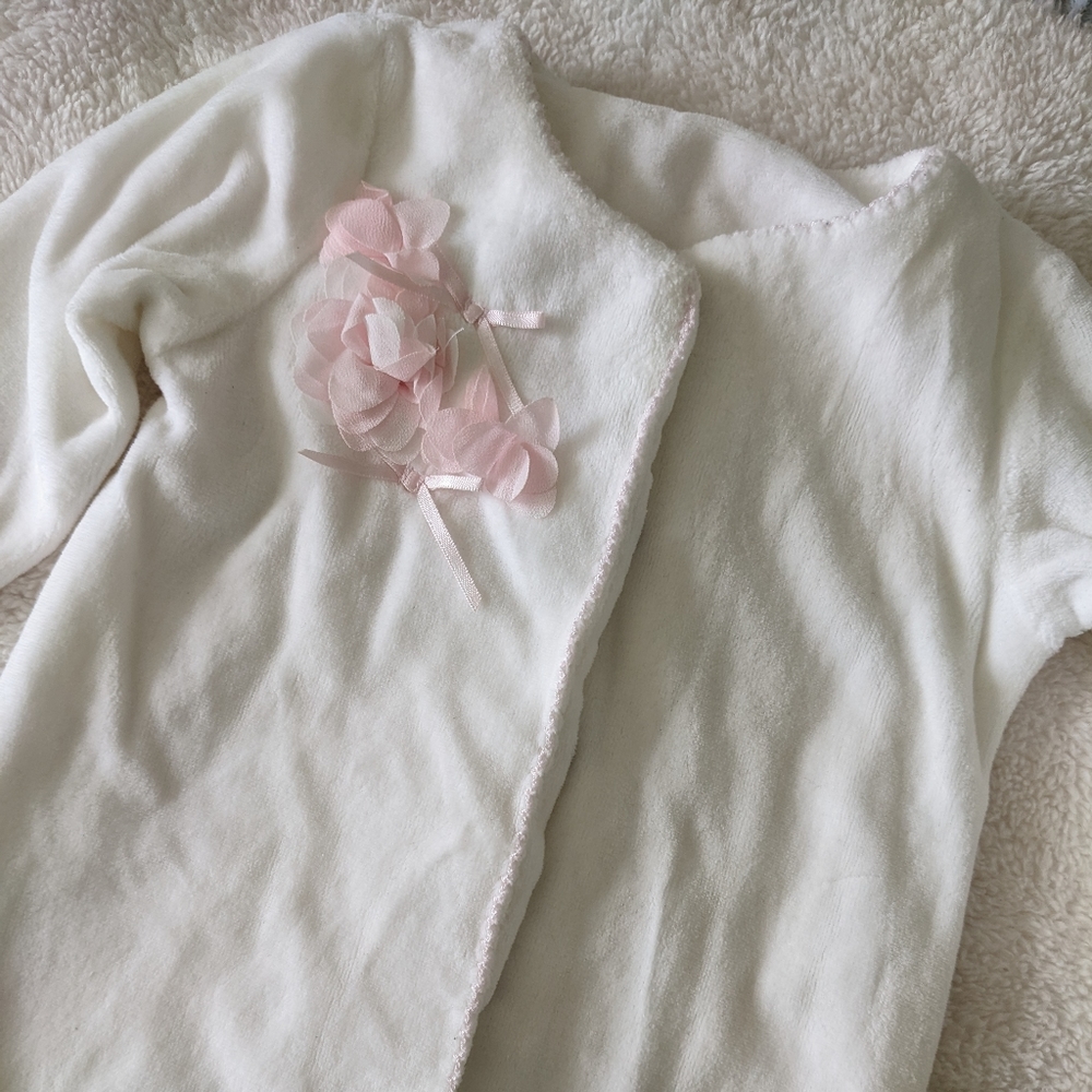 Miniclasix Soft Fleece White One Piece Pajamas w/ Pink Flower accent. Size 6M - Picture 3 of 8